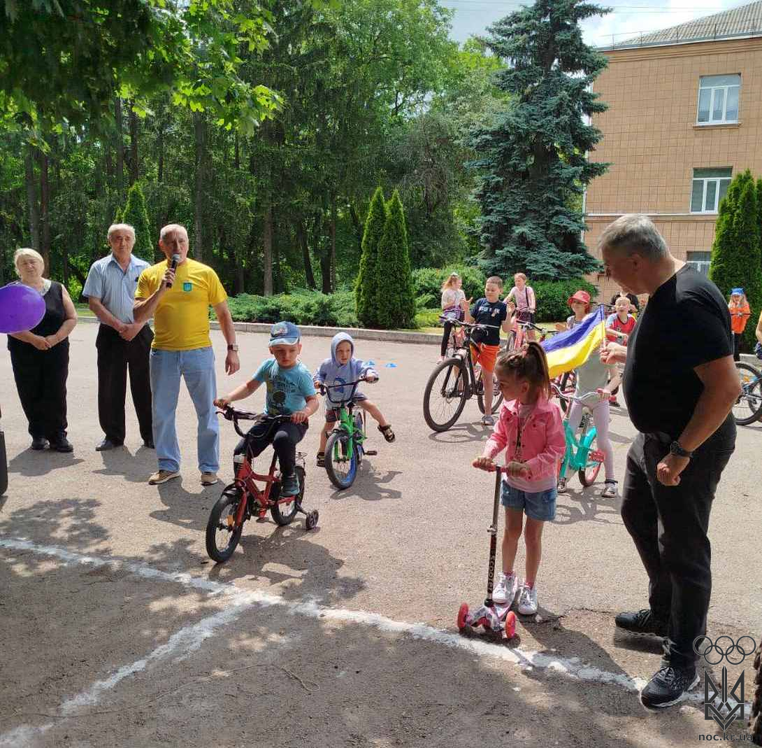 с (8)